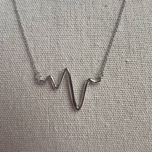 Sarah Chloe Womens 14k Gold Over Sterling Silver Dainty Heartbeat Necklace - Picture 6 of 7